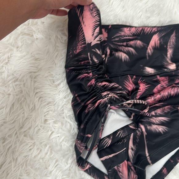 Forever21 pink palm tree shorts - Picture 2 of 4